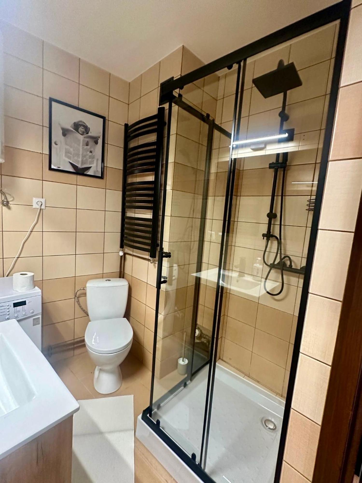 Apartament Wisteria แชมิตช์ ภายนอก รูปภาพ